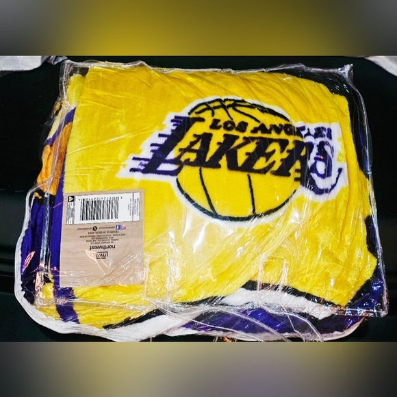 TWIN SIZE MICKEY LAKERS BLANKET - Picture 2 of 2